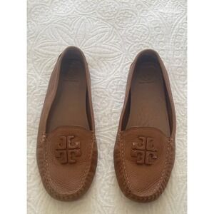 Tory Burch Lowell 2 Tan Pebbled Leather Double T Logo Driving Loafers Sz 8